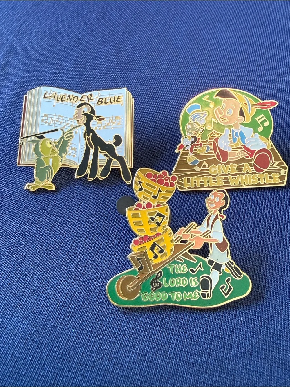 Disney Store 2002 Magical Musical Moments 12 pins Pooh Alice Lion King